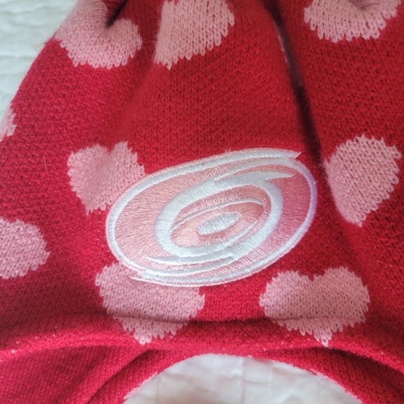 '47 Official NHL Carolina Hurricanes Knit Hat Kids Red With Pink Hearts & Braids - Picture 3 of 14